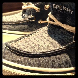 NEVET WORN!!!!SIZE 10 SPERRY TOP SIDER